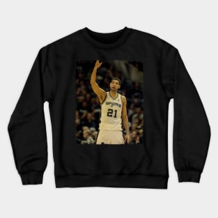 Tim Duncan - Vintage Design Of Basketball Crewneck Sweatshirt